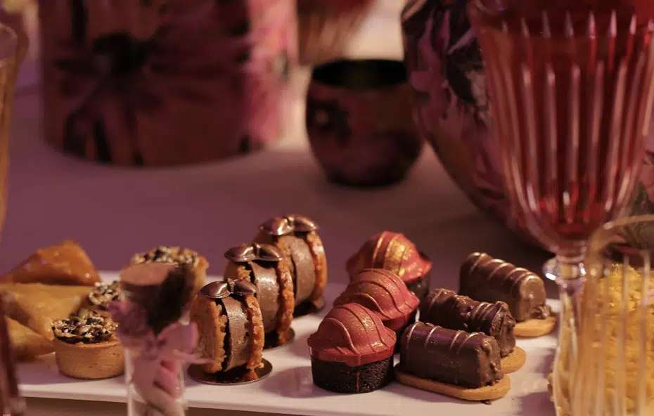 Een sprookjesachtig Bridgerton geboortefeest- Lojain's koninklijk geboortefeest